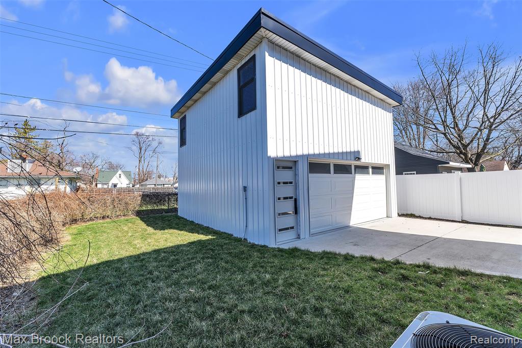 51 E Shevlin Avenue, Hazel Park, MI 48030 — Photo 55