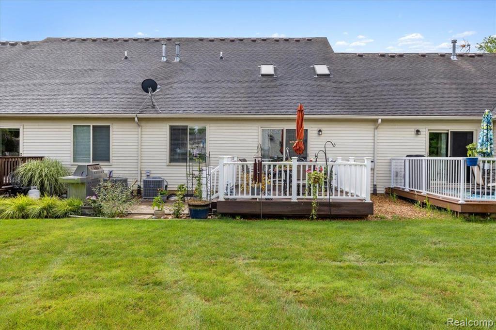 4605 SUMMER RIDGE Drive, Howell, MI 48843 — Photo 23