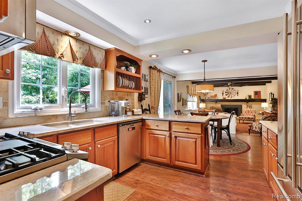 41001 RAYBURN Drive, Northville, MI 48168 — Photo 10