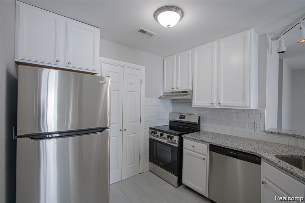 75 ROSEBUD Lane, Mount Clemens, MI 48043 — Photo 8