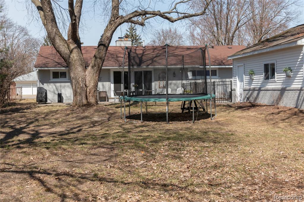 41071 Micol Drive, Plymouth, MI 48170 — Photo 17