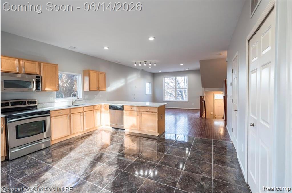 7645 Woodward Avenue, Detroit, MI 48202 — Photo 2