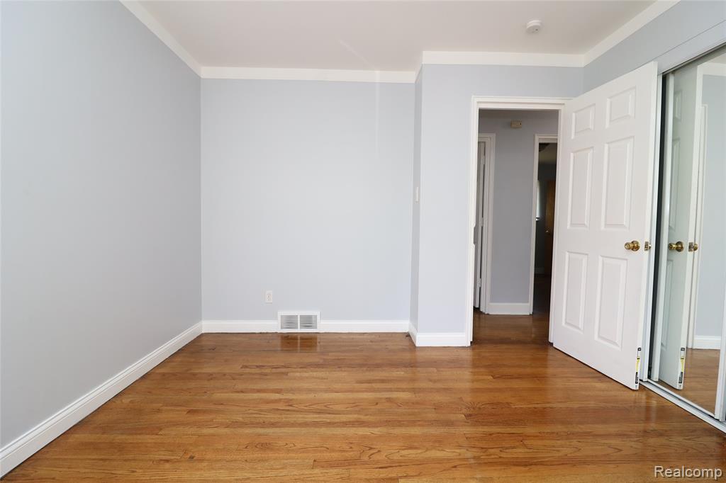 8555 Berwyn, Dearborn Heights, MI 48127 — Photo 28
