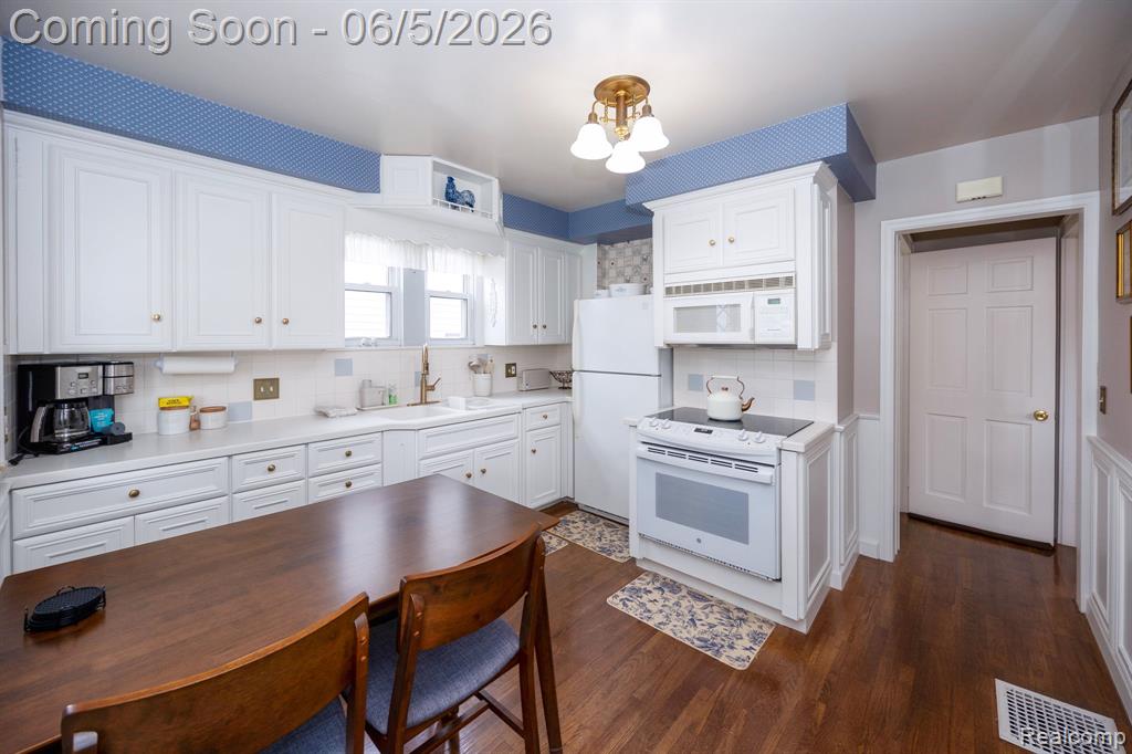 447 Maple Street, Wyandotte, MI 48192 — Photo 24