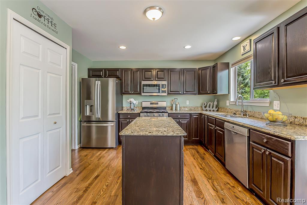 58721 Carriage Lane, South Lyon, MI 48178 — Photo 13