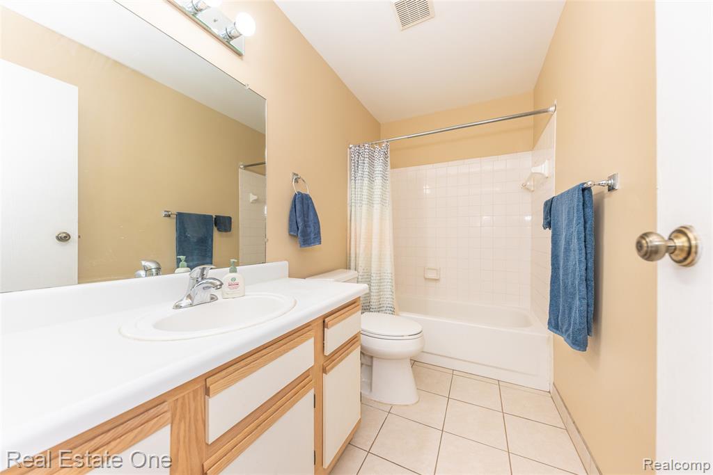 61186 Greenwood Drive, 36, South Lyon, MI 48178 — Photo 10
