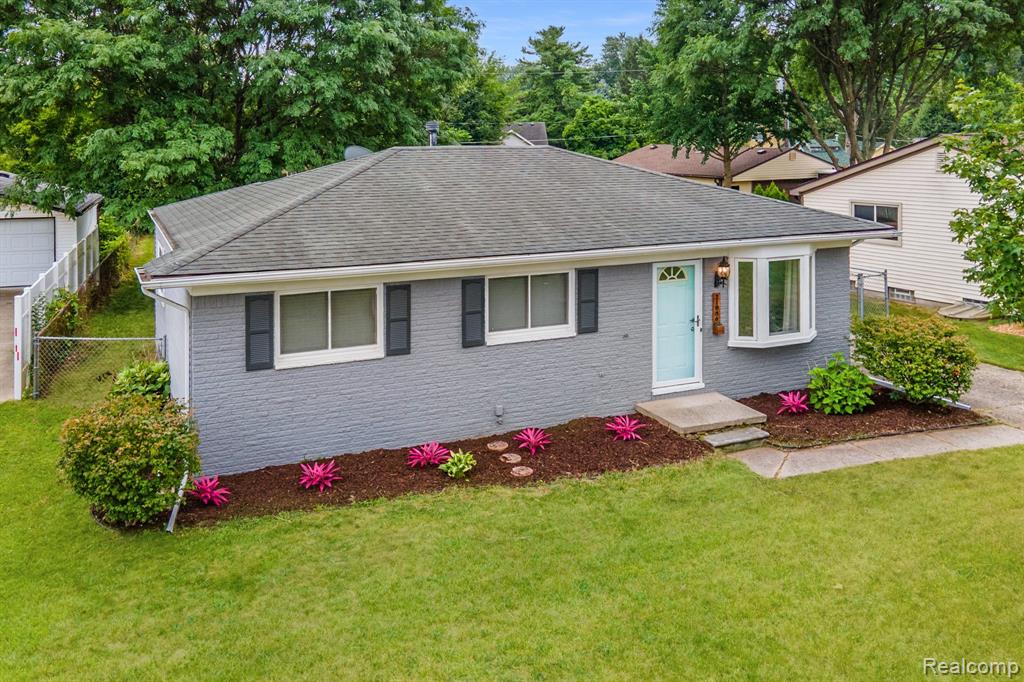 21966 Flanders Street, Farmington, MI 48335