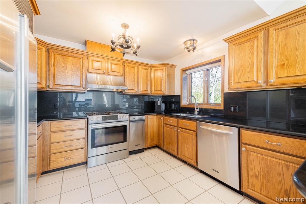 21774 East River Road, Grosse Ile, MI 48138 — Photo 20