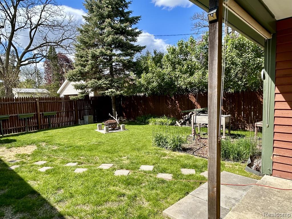 516 Clinton W, Howell, MI 48843 — Photo 18