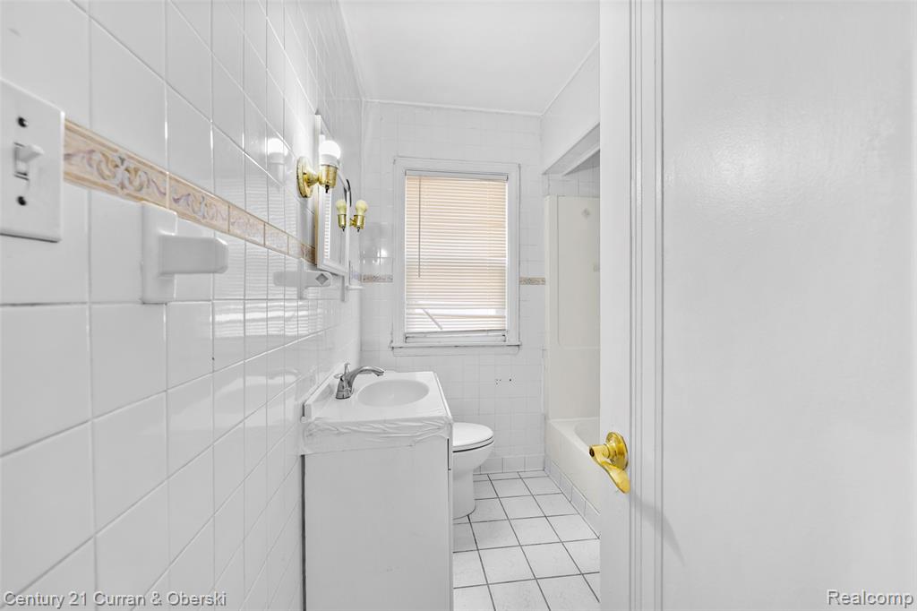 7910 Orchard Avenue, Dearborn, MI 48126 — Photo 12