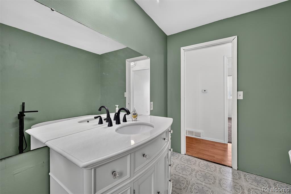 5457 Reid Road, Swartz Creek, MI 48473 — Photo 25