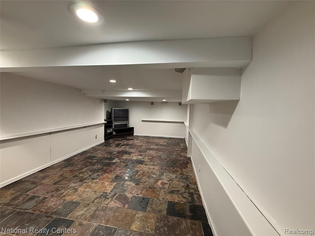 6677 Chimney Sweep, West Bloomfield, MI — Photo 27