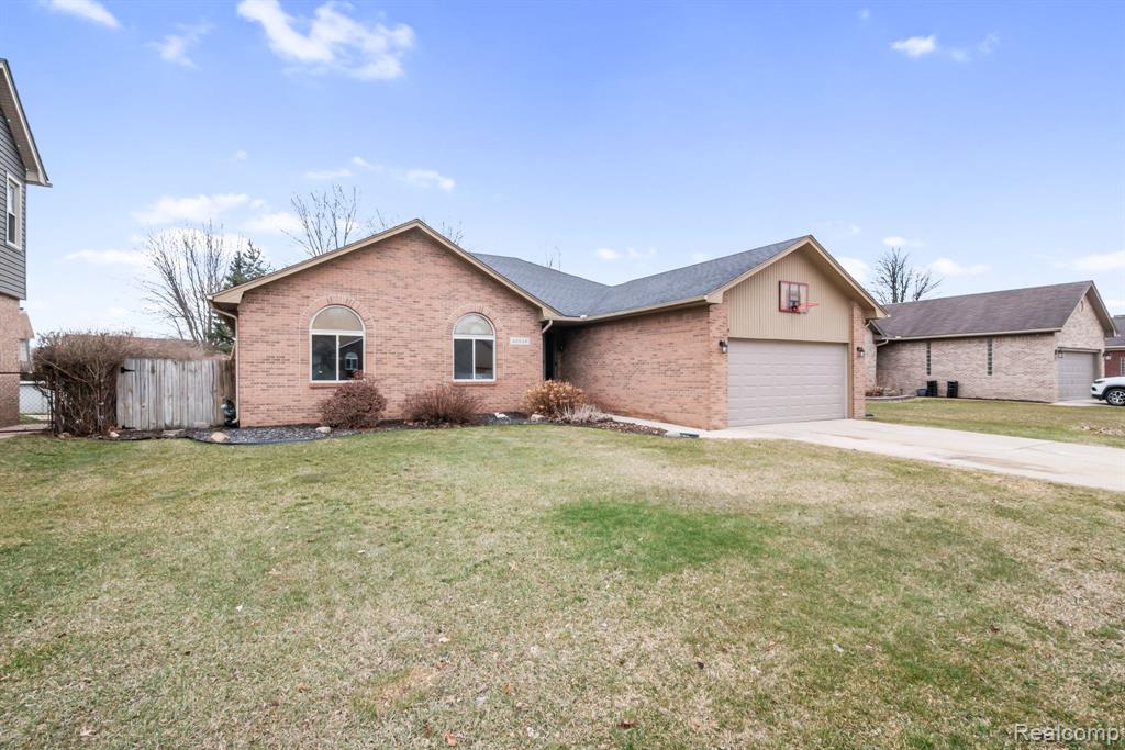49248 Berkshire Drive, Chesterfield, MI 48047 — Photo 3