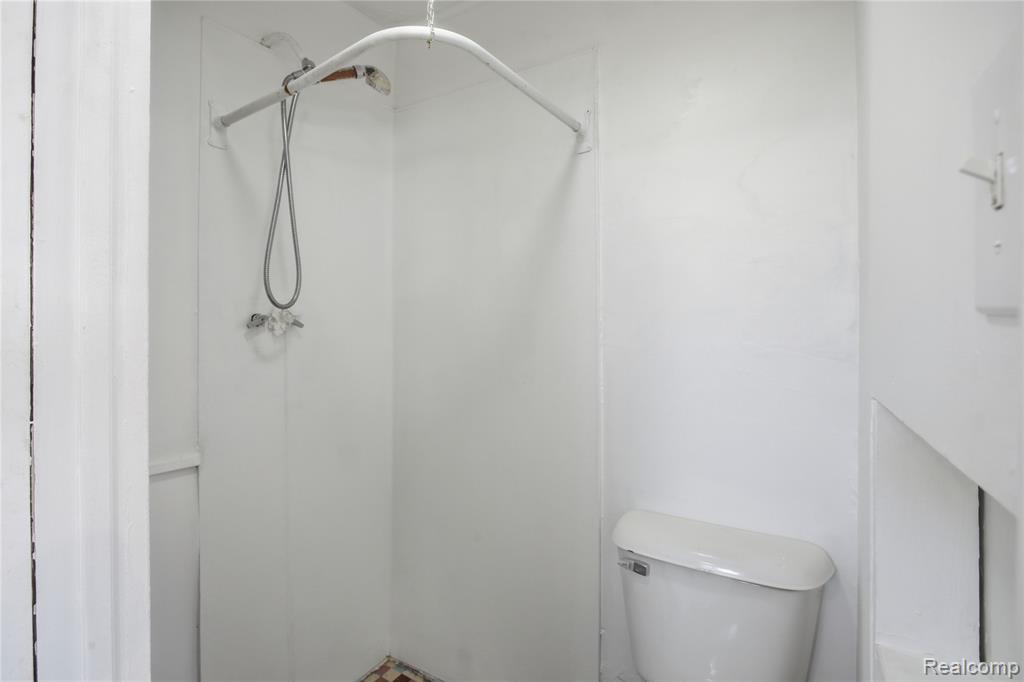 707 Buena, Lake Orion, MI, 48362