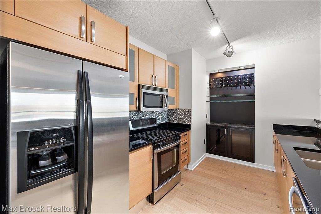432 S Washington Avenue, 901, Royal Oak, MI 48067 — Photo 3