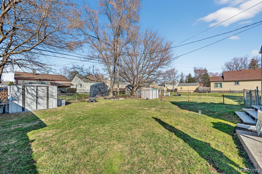 438 W Brockton Avenue, Madison Heights, MI 48071 — Photo 40