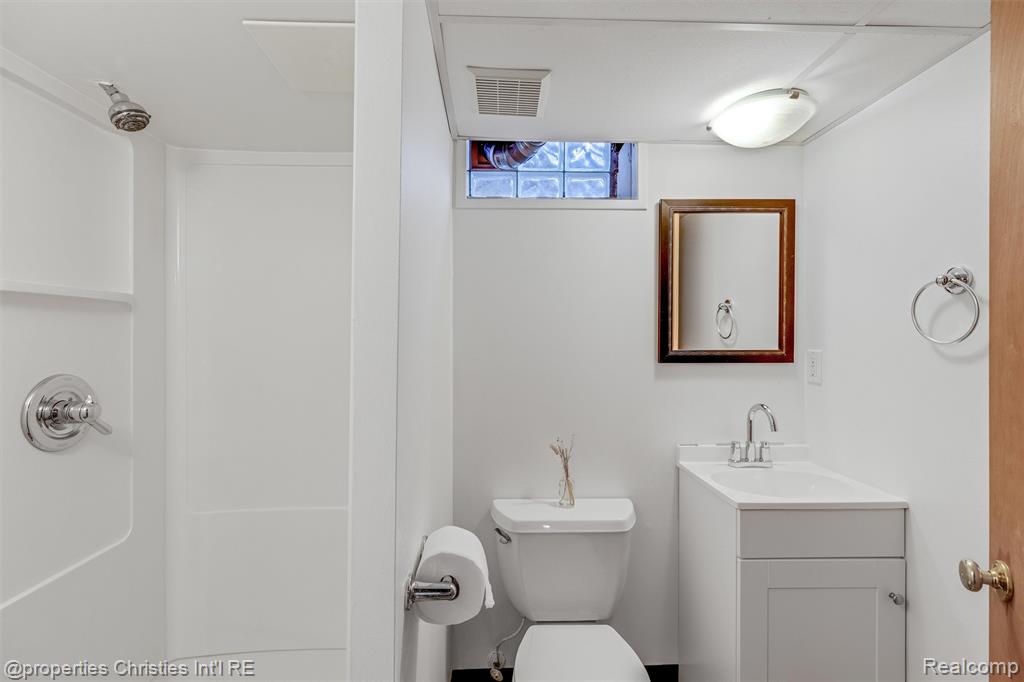 13323 Hart Avenue, Huntington Woods, MI — Photo 36