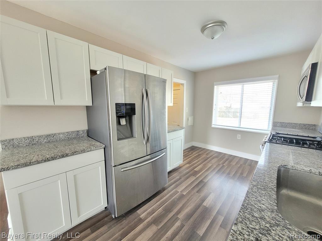 21741 Church Street, Oak Park, MI 48237 — Photo 6
