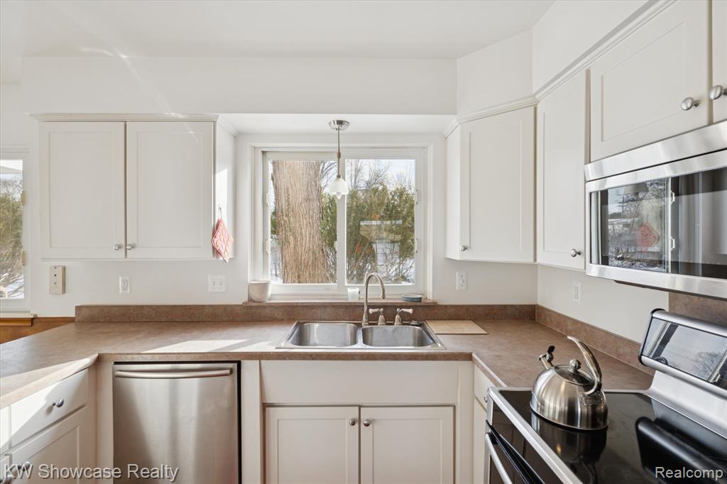 5241 S Pebblecreek Road, West Bloomfield, MI — Photo 18
