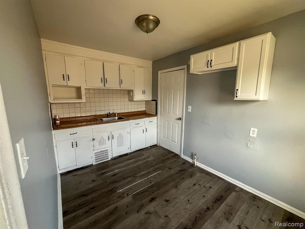 5900 CADIEUX Road, Detroit, MI 48224 — Photo 7