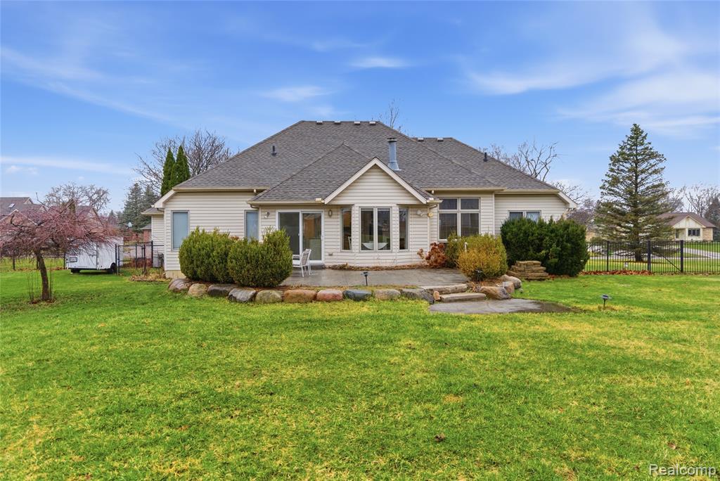 7095 Elmwood Drive, Grand Blanc, MI 48439 — Photo 43