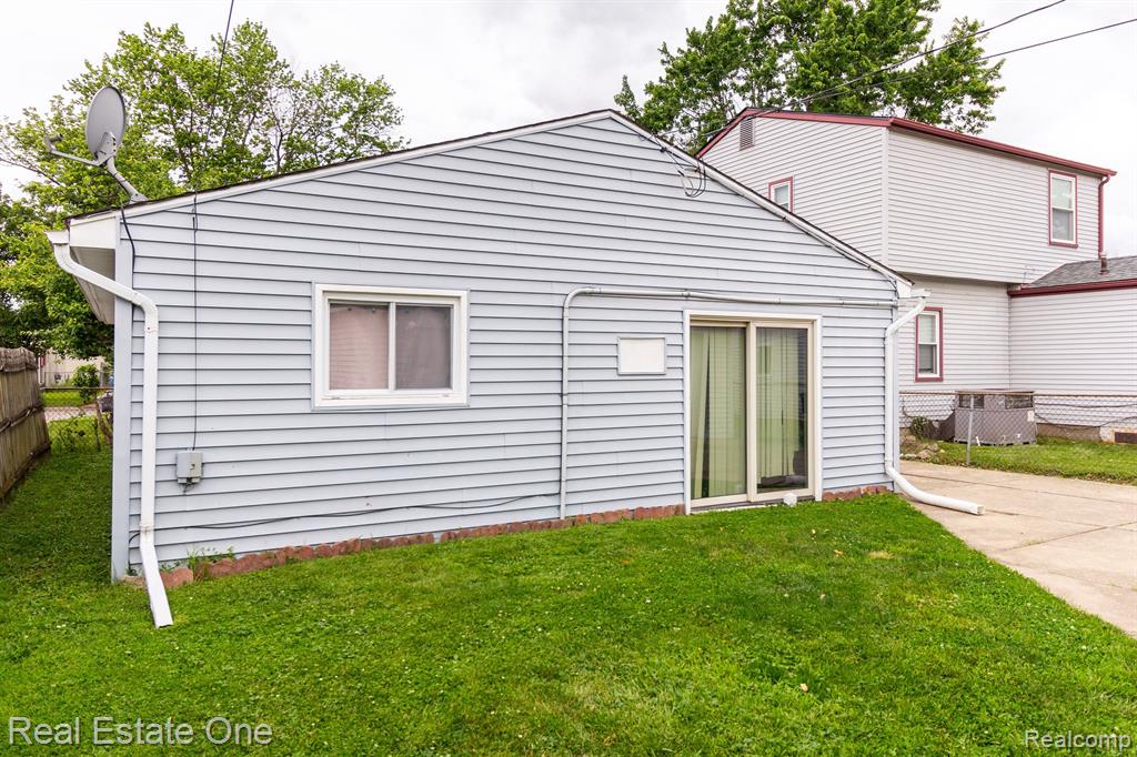 9065 WILLIAM Street, Taylor, MI 48180 — Photo 23