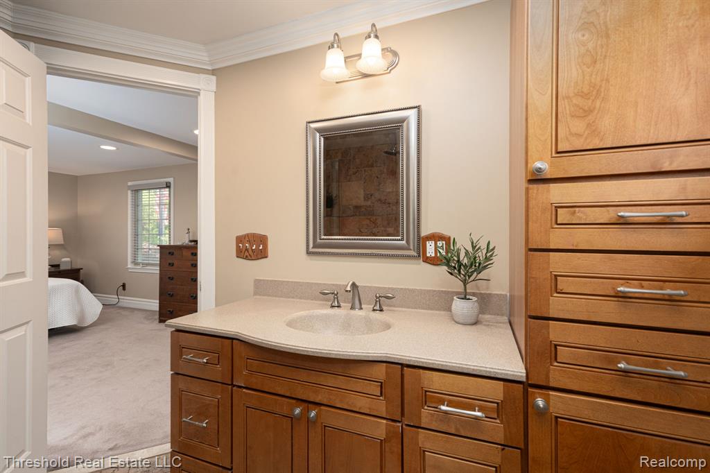 29090 Kendallwood Drive, Farmington, MI 48334 — Photo 21