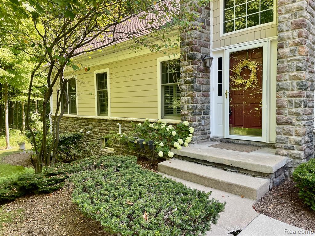 49676 Timber Trail, Novi, MI — Photo 2