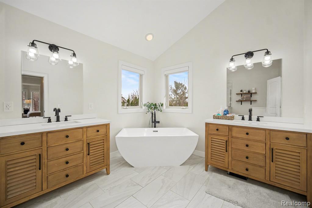 1717 Foxdale Lane, Ann Arbor, MI 48108 — Photo 16