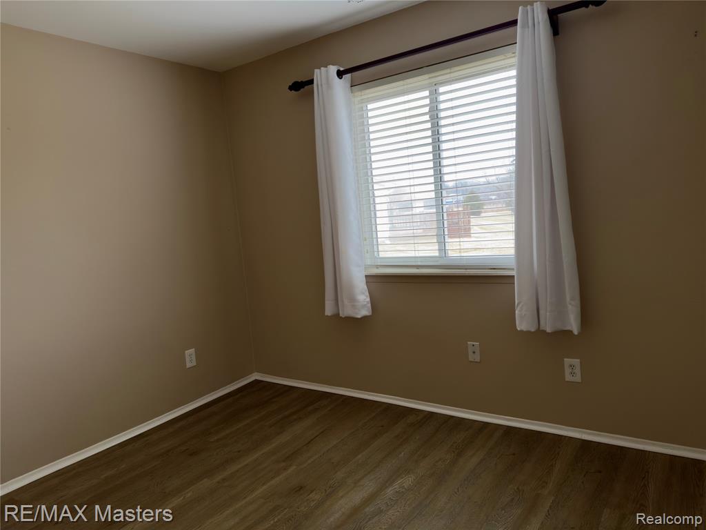 20037 Village Green Court, Brownstown, MI 48183 — Photo 9