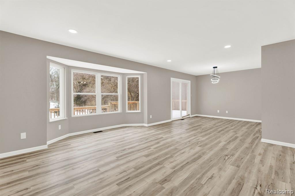 7820 Rampart Trail, Waterford, MI 48327 — Photo 9