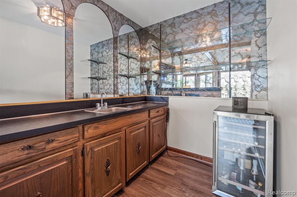 4041 TWIN LAKES Court, Shelby Twp, MI 48316 — Photo 21