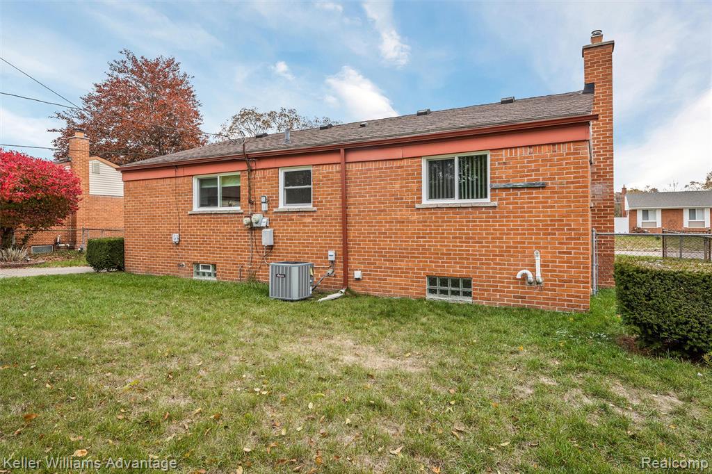 6927 Apache Trail, Westland, MI — Photo 27