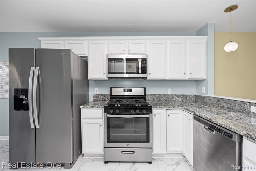 160 Sandy Lane, Walled Lake, MI 48390 — Photo 30