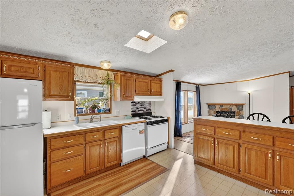 3612 Hawthorne St, Clarkston, MI 48348 — Photo 11