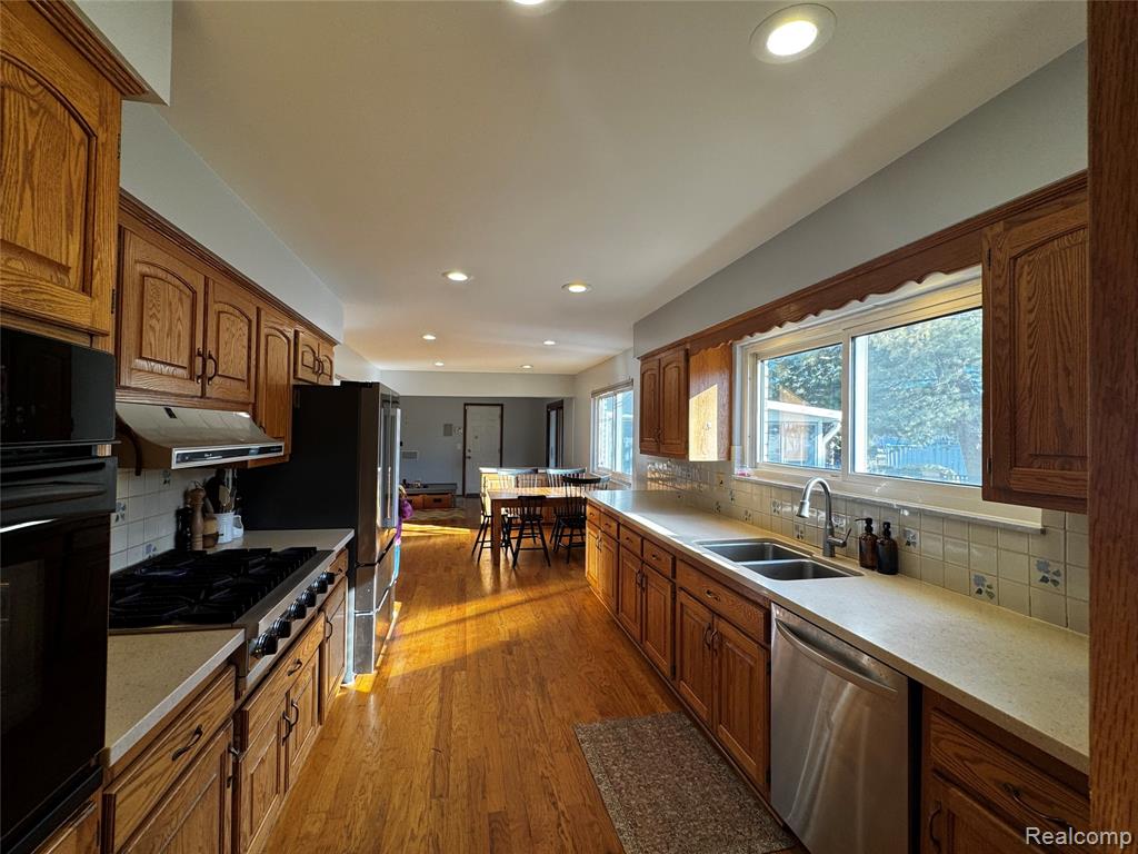 855 Avon Court, Grosse Pointe Woods, MI 48236 — Photo 35