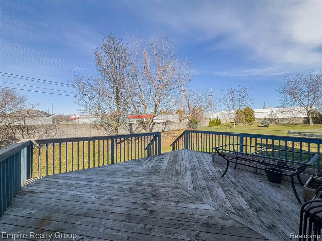 5925 Northridge Circle, Waterford, MI 48327 — Photo 39