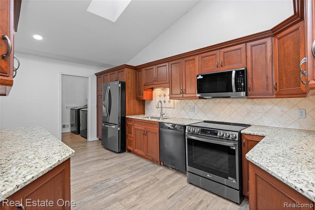 7332 Meadowridge Circle, West Bloomfield, MI — Photo 10