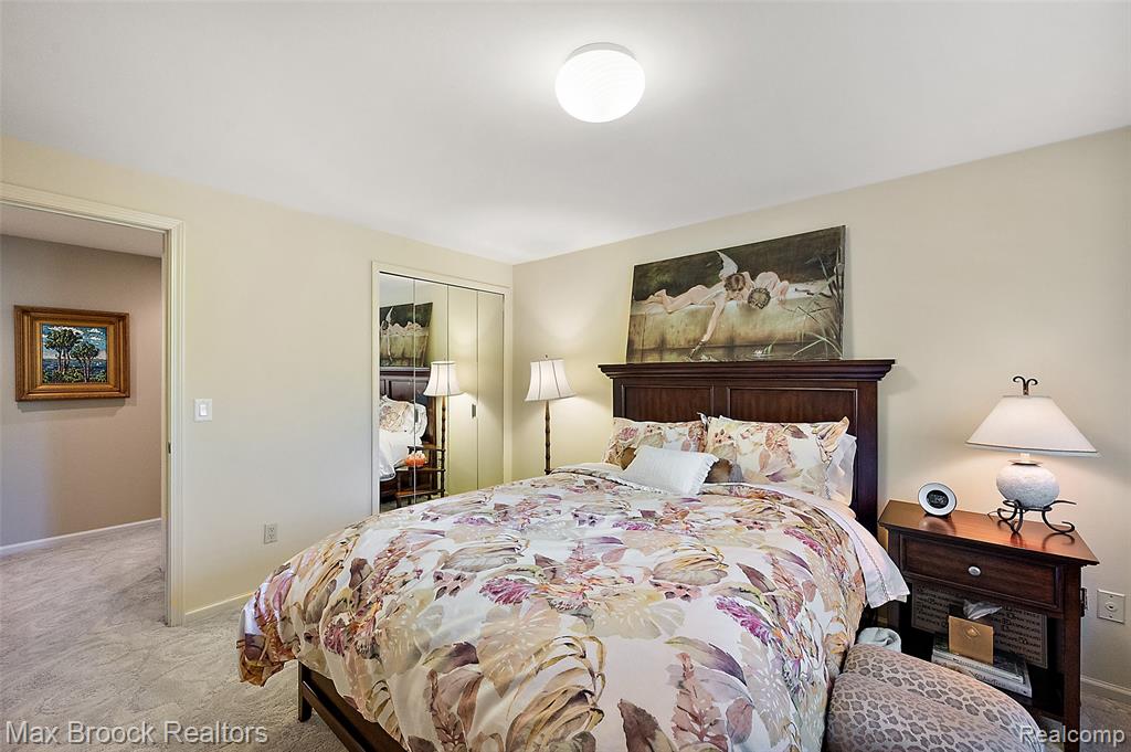 4872 Cliffside Drive, West Bloomfield, MI 48323 — Photo 22