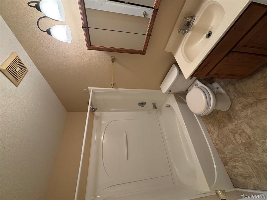 914 E Front Street, Monroe, MI 48161 — Photo 7