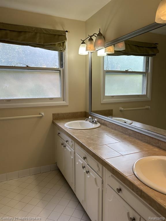 4315 Crestknoll Drive, Grand Blanc, MI 48439 — Photo 24