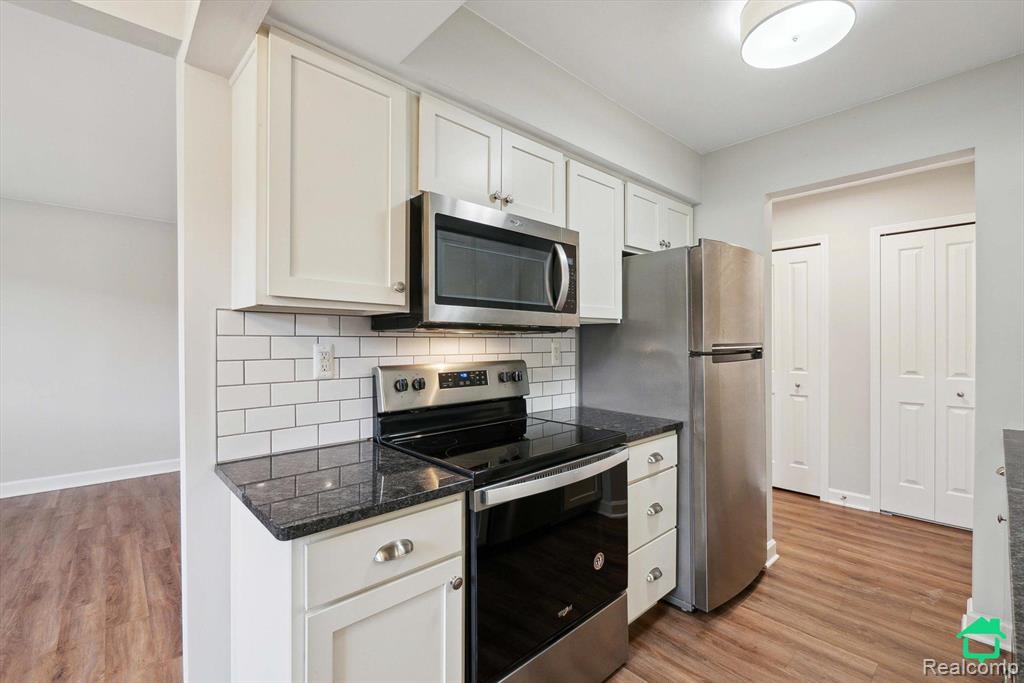 412 Riviera Drive, Saint Clair Shores, MI 48080 — Photo 2