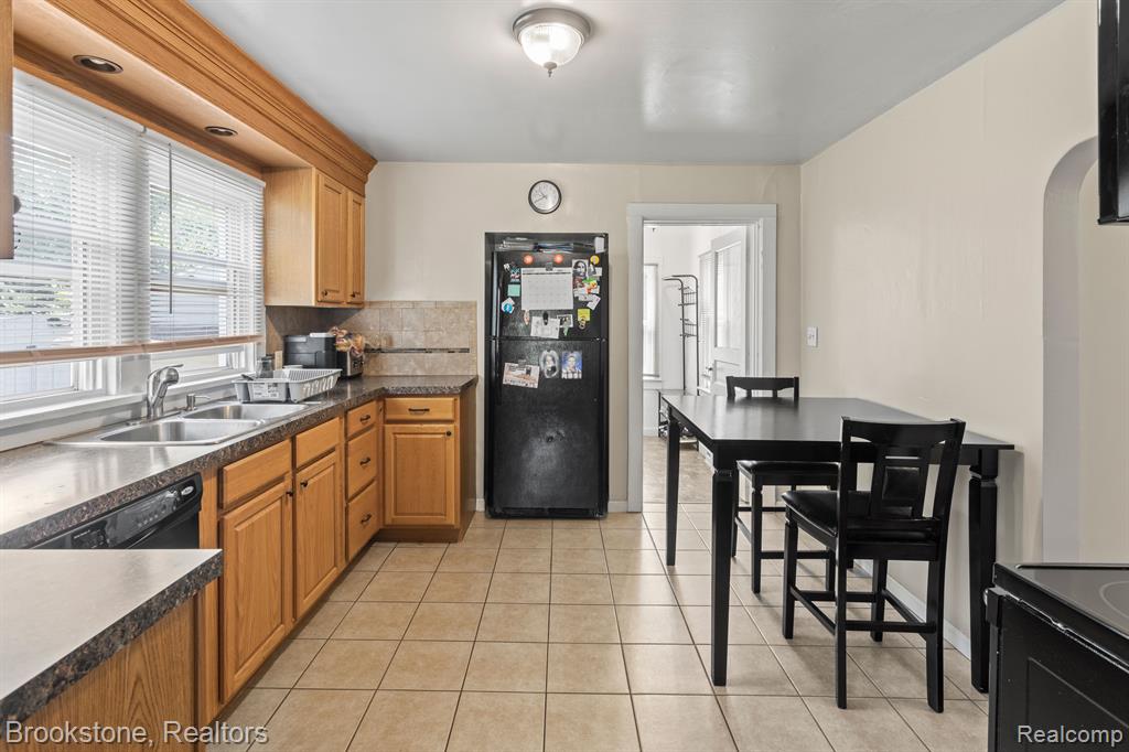 6235 DALLAS Street, Monroe, MI 48161 — Photo 6