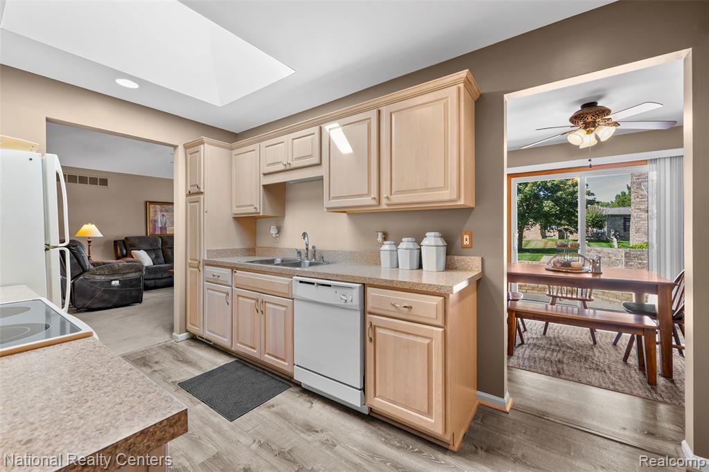 59321 Royal Oak Court, Washington, MI — Photo 12