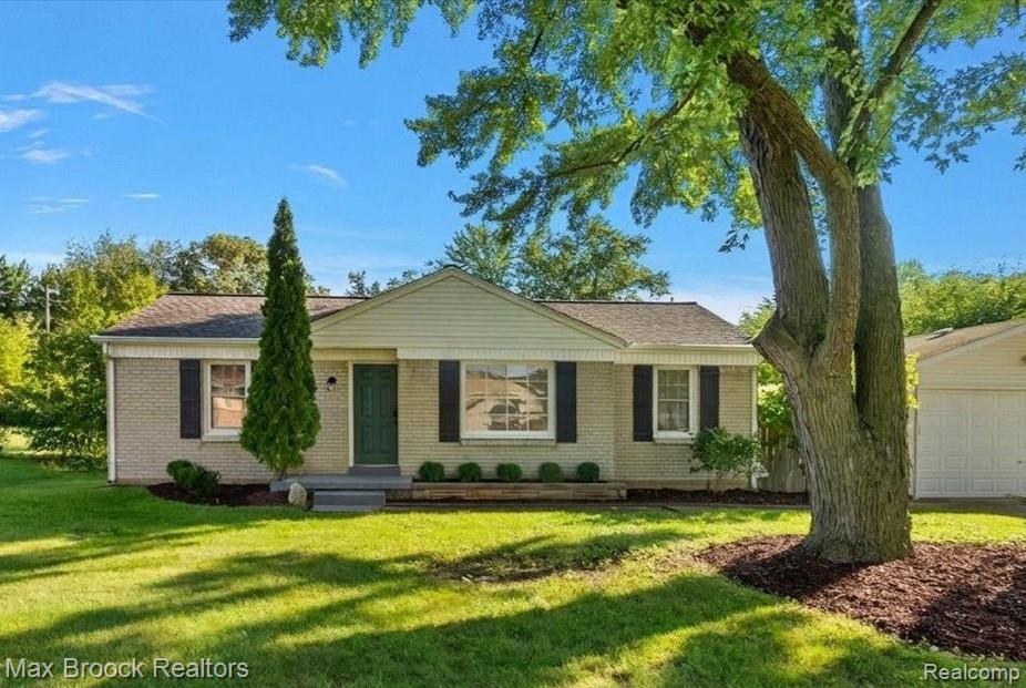 2600 Candlewick Drive, Lake Orion, MI