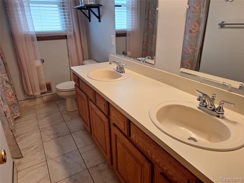 19167 Sandpiper Drive, Macomb, MI 48044 — Photo 18