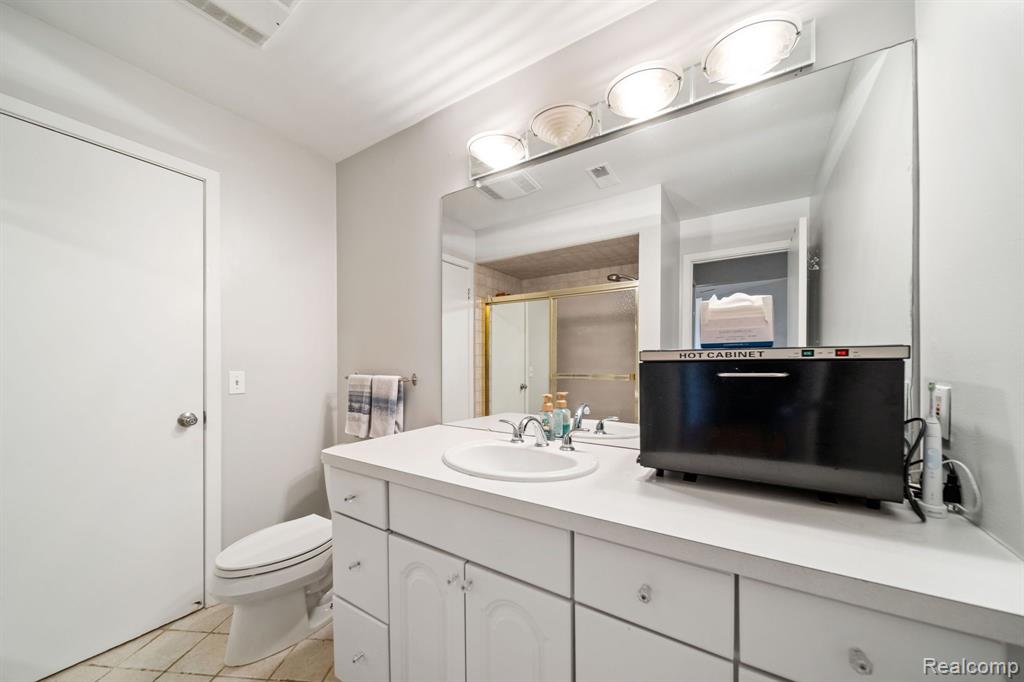 6540 RIDGEFIELD Circle, 204, West Bloomfield, MI — Photo 13