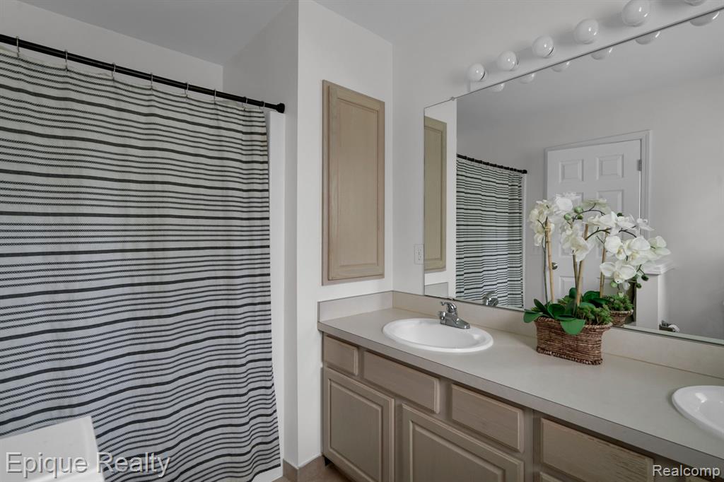 3593 Normandy Drive, Rochester, MI 48306 — Photo 17