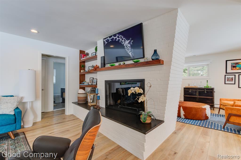 805 N Pemberton Road, Bloomfield Hills, MI 48302 — Photo 18