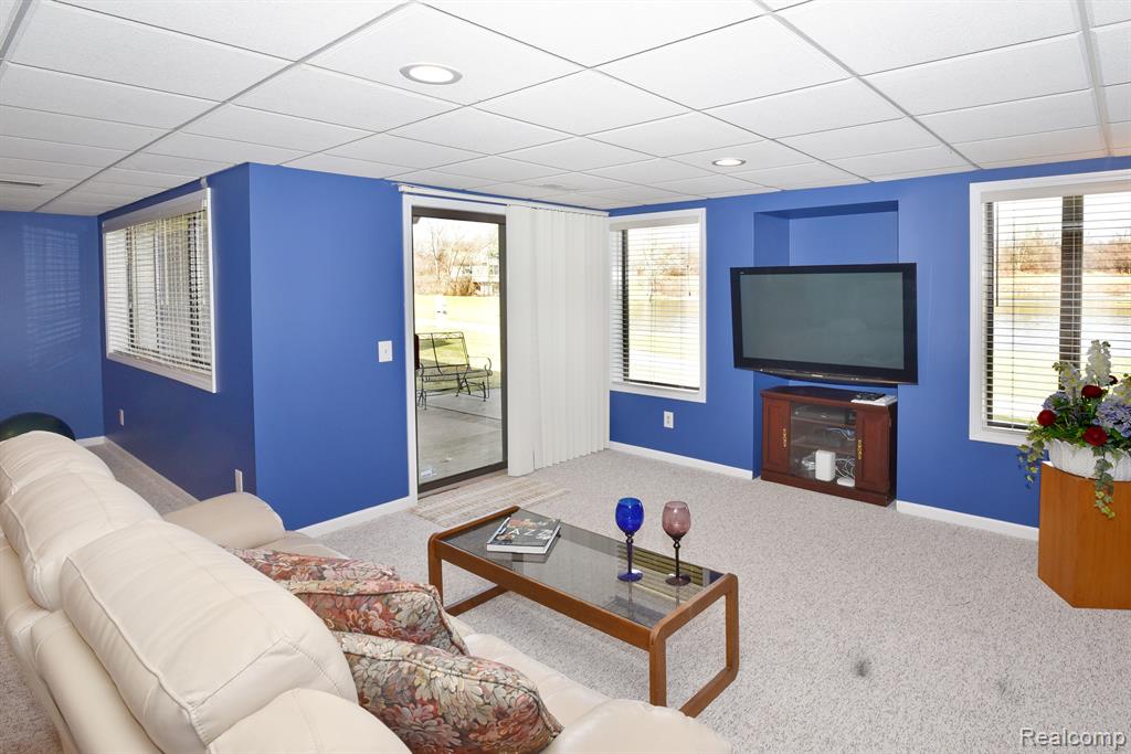 527 Newburne Pointe, 19, Bloomfield Hills, MI 48304 — Photo 32